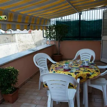 Rustica Mansarda Con Terrazzo In Centro Apartment Gaeta